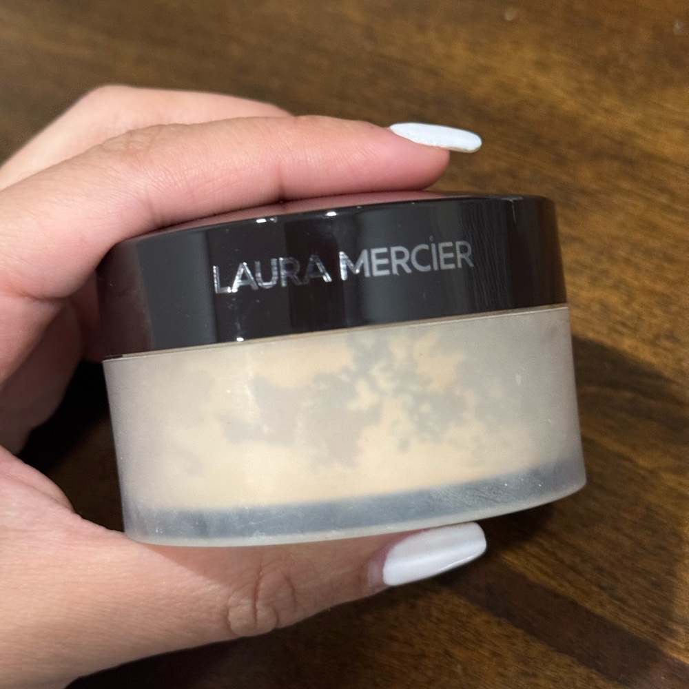 LAURA MERCIER- Translucent Loose Setting Powder- Shade Honey